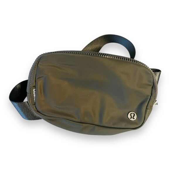 NWT Lululemon Everywhere belt bag in Grey Sage with free small Lululemon tote! - Picture 1 of 13